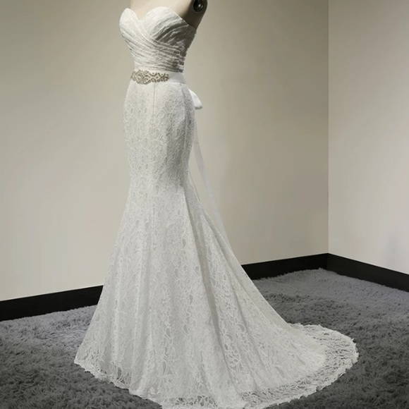 WHITE WEDDING DRESS WITH LACE